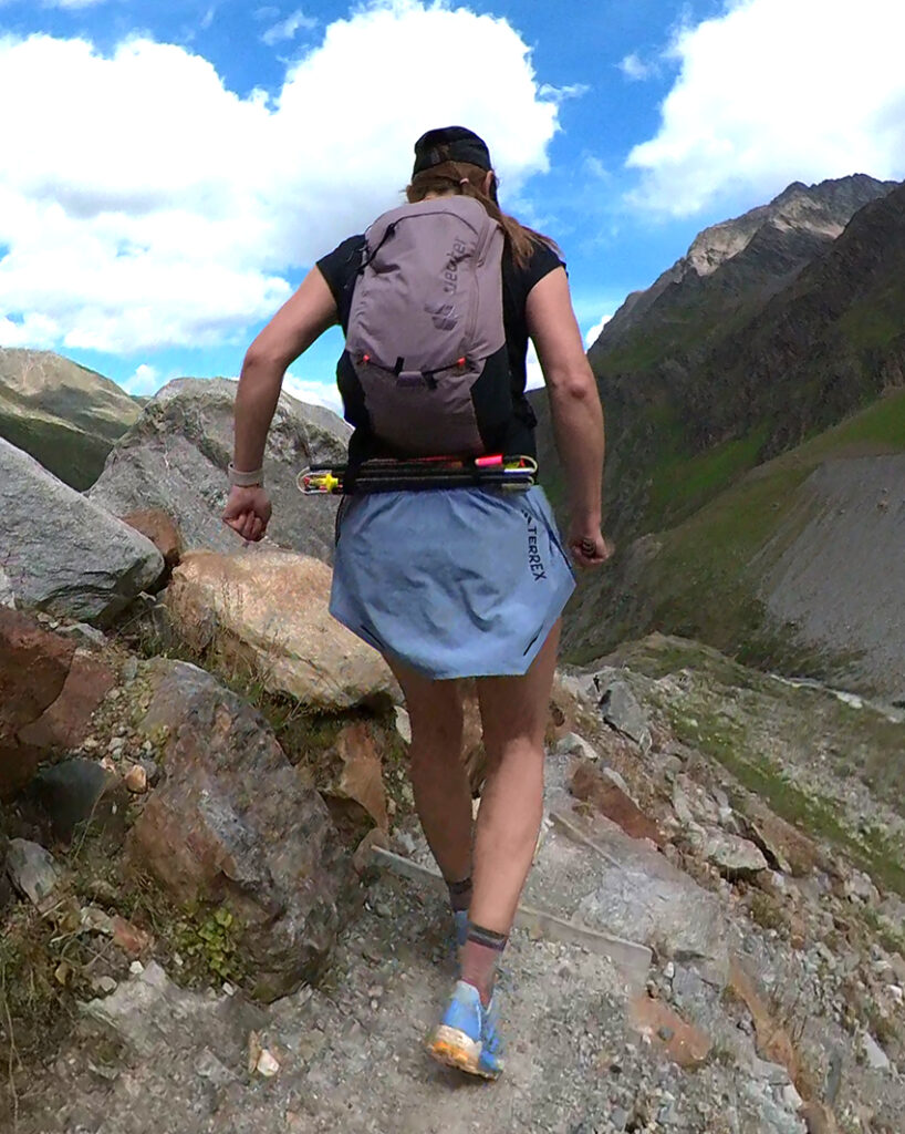 Trailrunning Stöcke an der Hose