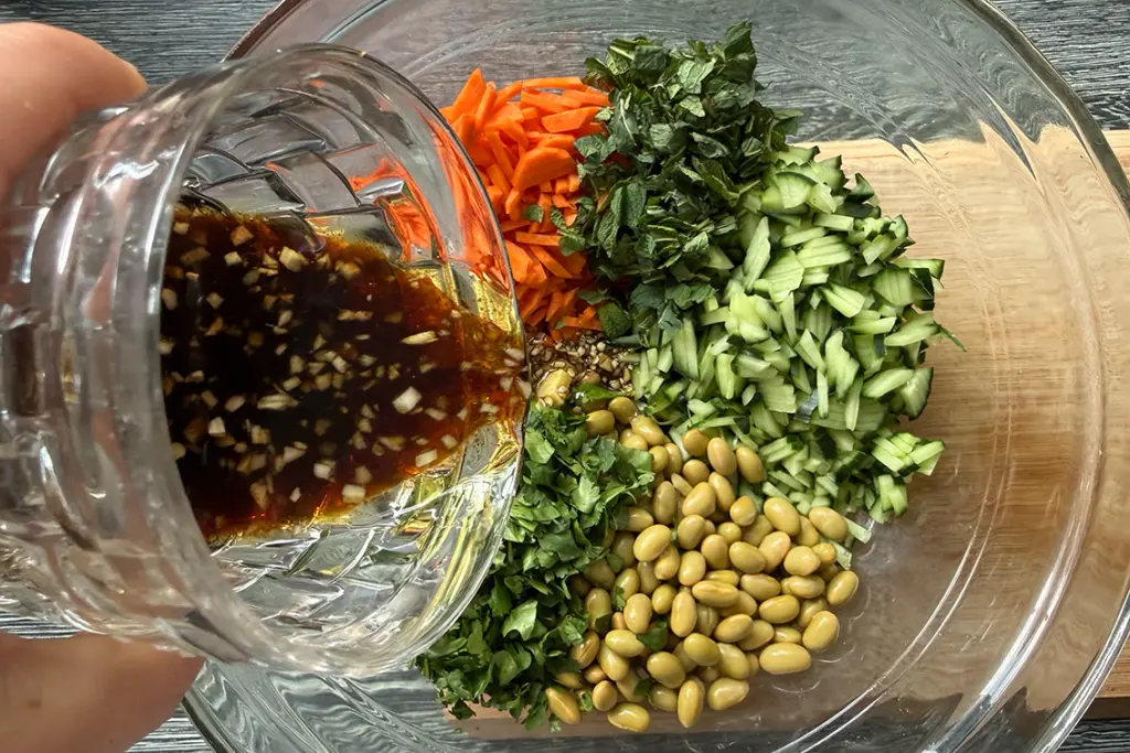 Crispy Rice Salad mit Edamame